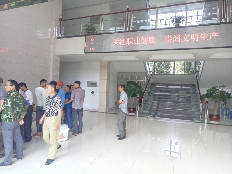 The company organizes employees to conduct annual occupational health examination